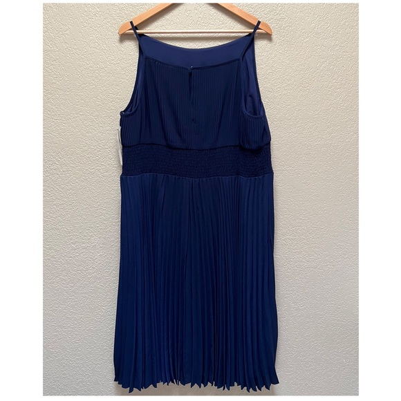 Maggy London Women's Crepe Smocked Pleated Sun Dress Size 18 W - Picture 5 of 11